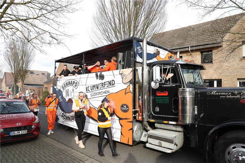 Karneval in Selm: Noch mehr Fotos vom großen Umzug durch Selm Eindrücke vom Karnevalsumzug in Selm 2024