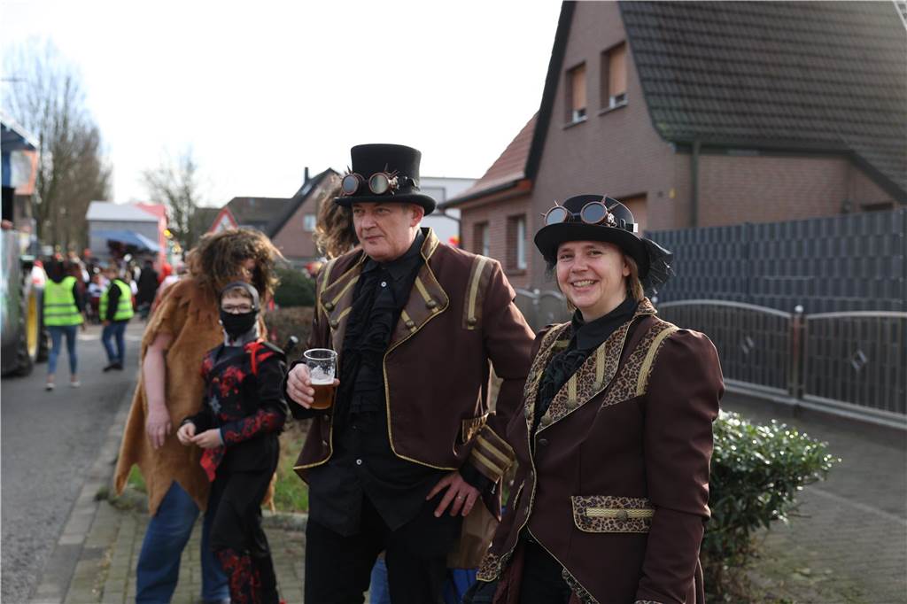 Karneval in Selm: Noch mehr Fotos vom großen Umzug durch Selm Eindrücke vom Karnevalsumzug in Selm 2024