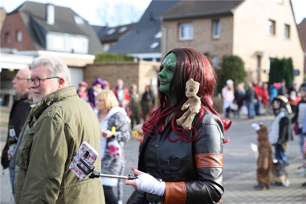 Karneval in Selm: Noch mehr Fotos vom großen Umzug durch Selm Eindrücke vom Karnevalsumzug in Selm 2024