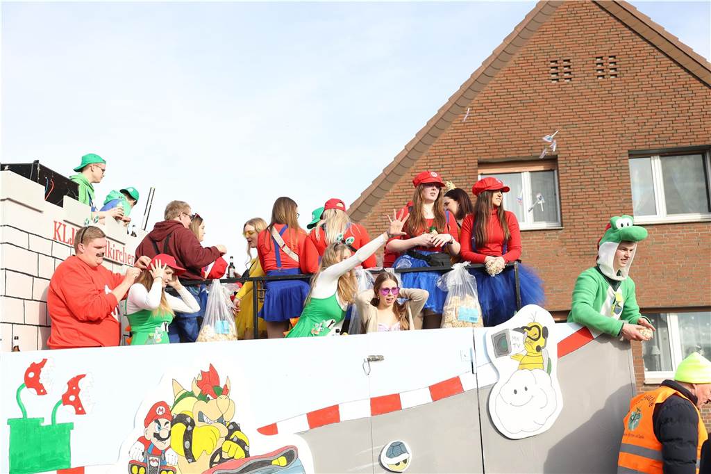 Karneval in Selm: Noch mehr Fotos vom großen Umzug durch Selm Eindrücke vom Karnevalsumzug in Selm 2024
