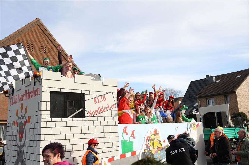 Karneval in Selm: Noch mehr Fotos vom großen Umzug durch Selm Eindrücke vom Karnevalsumzug in Selm 2024