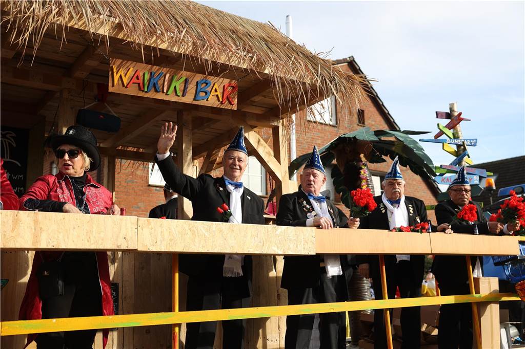 Karneval in Selm: Noch mehr Fotos vom großen Umzug durch Selm Eindrücke vom Karnevalsumzug in Selm 2024