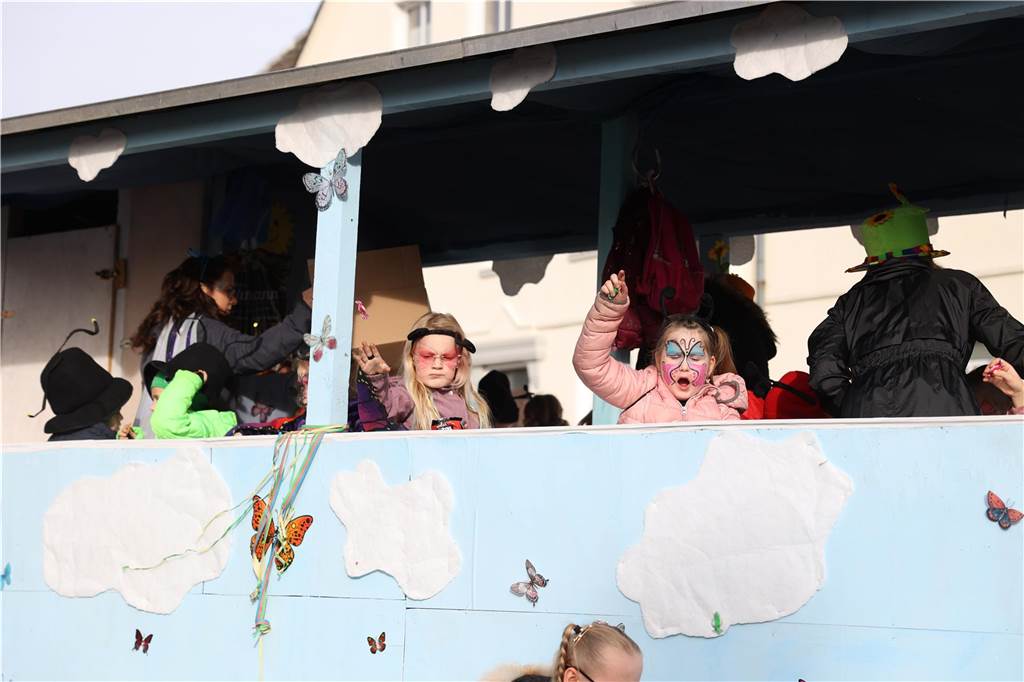Karneval in Selm: Noch mehr Fotos vom großen Umzug durch Selm Eindrücke vom Karnevalsumzug in Selm 2024