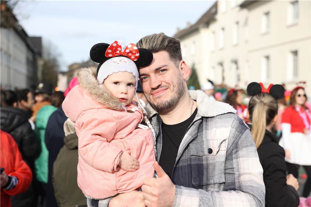Karneval in Selm: Noch mehr Fotos vom großen Umzug durch Selm Eindrücke vom Karnevalsumzug in Selm 2024