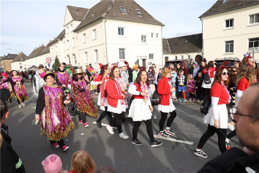 Karneval in Selm: Noch mehr Fotos vom großen Umzug durch Selm Eindrücke vom Karnevalsumzug in Selm 2024