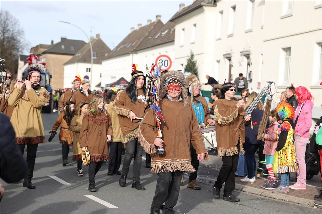 Karneval in Selm: Noch mehr Fotos vom großen Umzug durch Selm Eindrücke vom Karnevalsumzug in Selm 2024