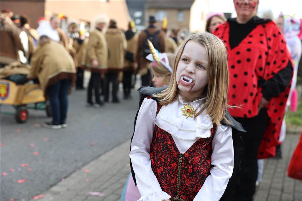 Karneval in Selm: Noch mehr Fotos vom großen Umzug durch Selm Eindrücke vom Karnevalsumzug in Selm 2024