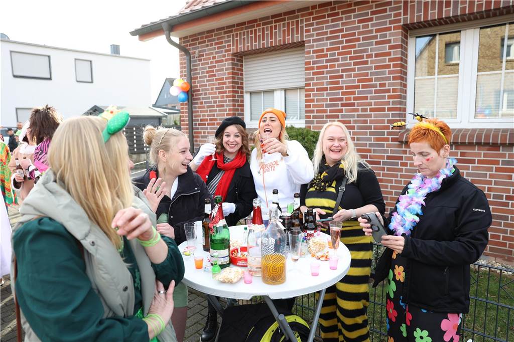 Karneval in Selm: Noch mehr Fotos vom großen Umzug durch Selm Eindrücke vom Karnevalsumzug in Selm 2024