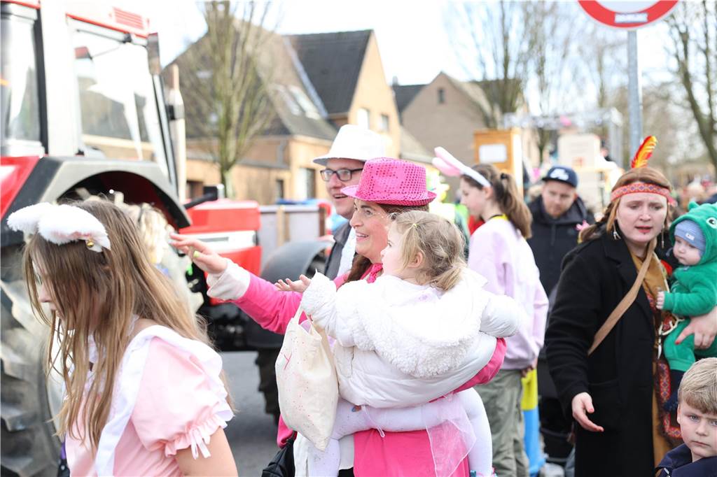 Karneval in Selm: Noch mehr Fotos vom großen Umzug durch Selm Eindrücke vom Karnevalsumzug in Selm 2024