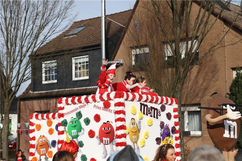 Karneval in Selm: Noch mehr Fotos vom großen Umzug durch Selm Eindrücke vom Karnevalsumzug in Selm 2024