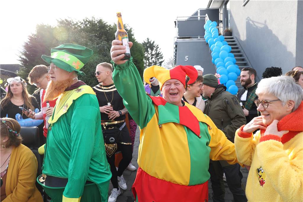 Karneval in Selm: Noch mehr Fotos vom großen Umzug durch Selm Eindrücke vom Karnevalsumzug in Selm 2024