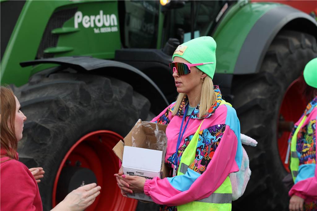 Karneval in Selm: Noch mehr Fotos vom großen Umzug durch Selm Eindrücke vom Karnevalsumzug in Selm 2024