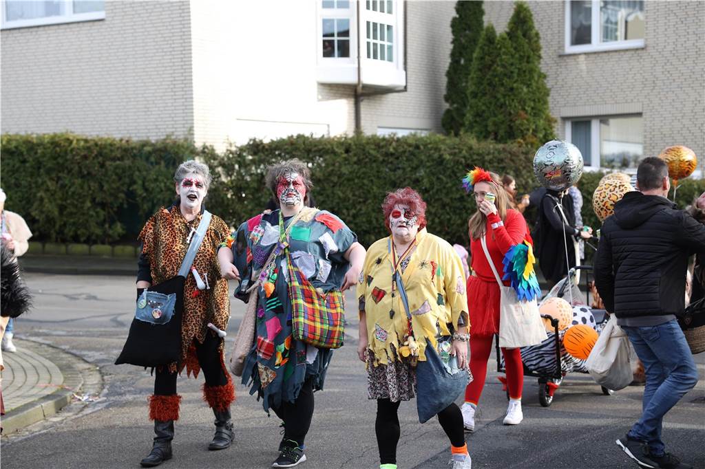 Karneval in Selm: Noch mehr Fotos vom großen Umzug durch Selm Eindrücke vom Karnevalsumzug in Selm 2024