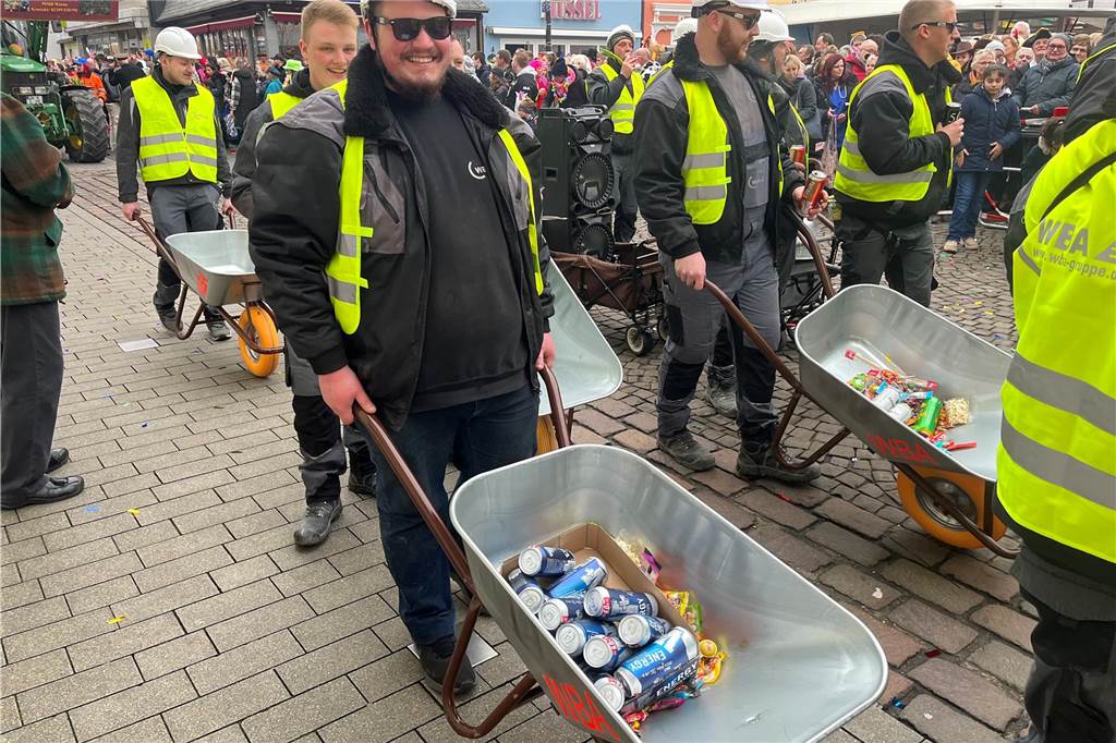 Viele Fotos vom Karnevalsumzug in Werne 2023: Tausende Besucher in der Innenstadt Eindrücke vom Karnevalsumzug in Werne 2023