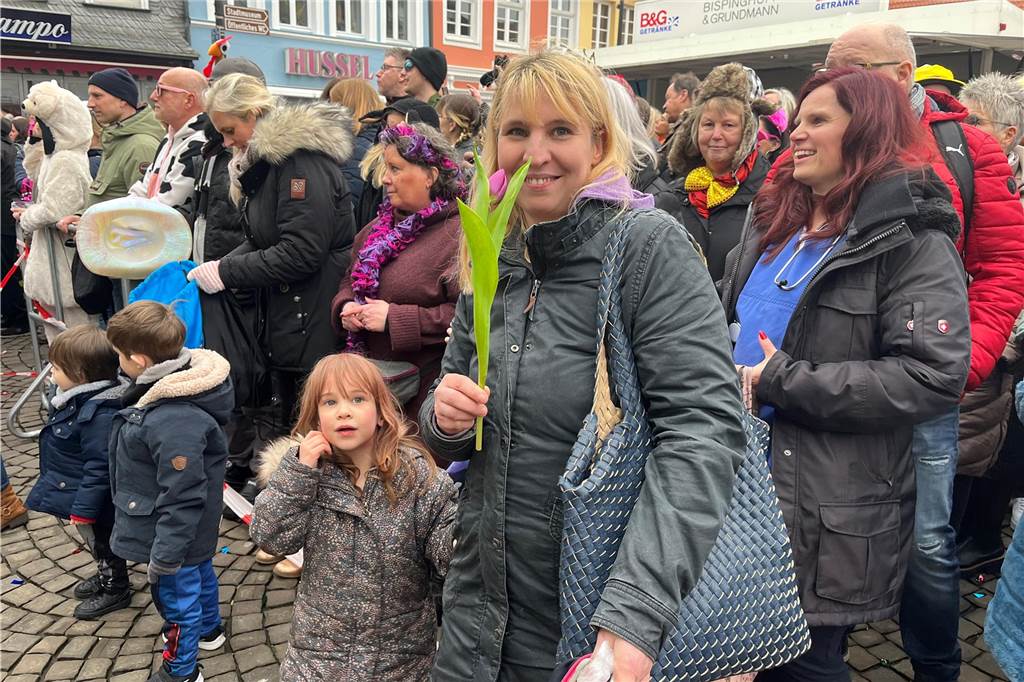 Viele Fotos vom Karnevalsumzug in Werne 2023: Tausende Besucher in der Innenstadt Eindrücke vom Karnevalsumzug in Werne 2023