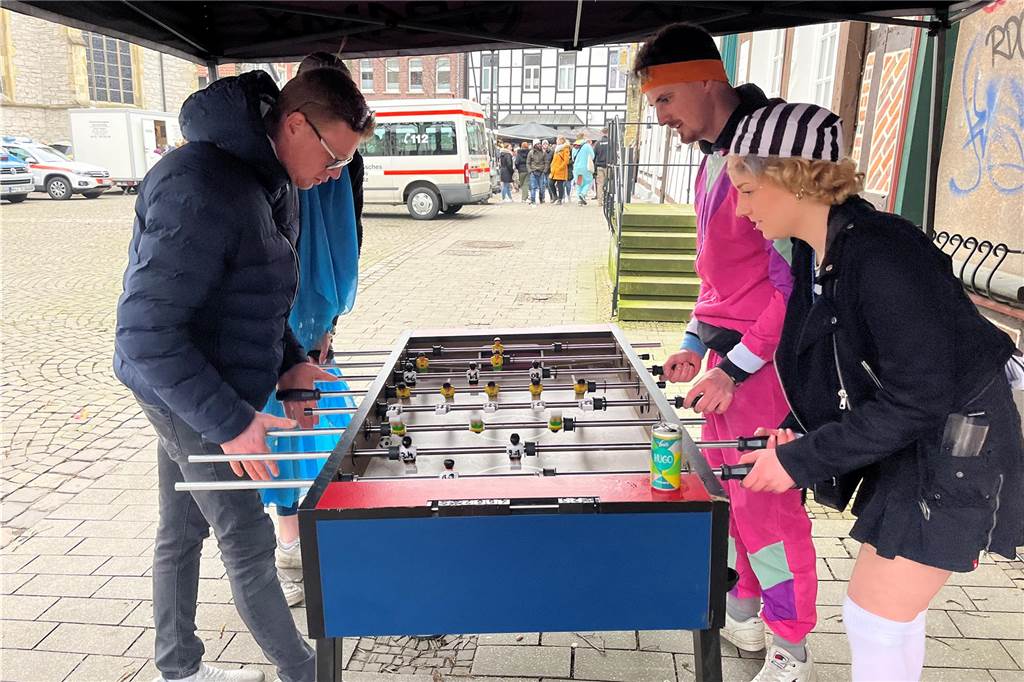 Viele Fotos vom Karnevalsumzug in Werne 2023: Tausende Besucher in der Innenstadt Eindrücke vom Karnevalsumzug in Werne 2023