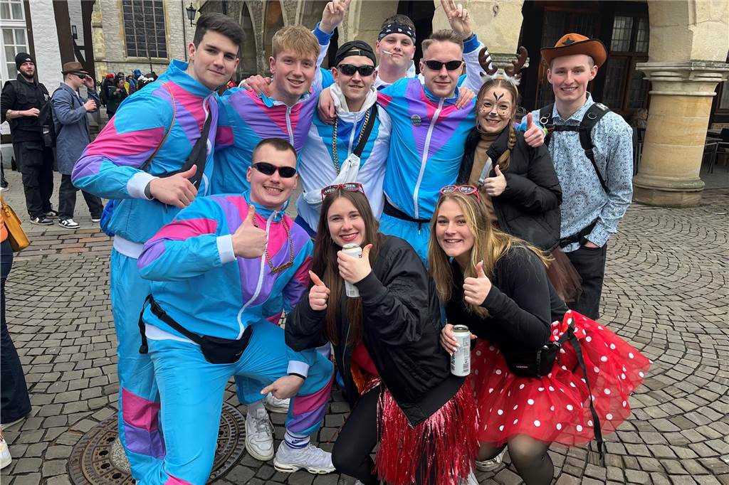 Viele Fotos vom Karnevalsumzug in Werne 2023: Tausende Besucher in der Innenstadt Eindrücke vom Karnevalsumzug in Werne 2023