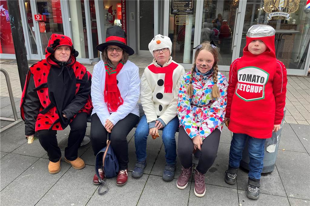 Viele Fotos vom Karnevalsumzug in Werne 2023: Tausende Besucher in der Innenstadt Eindrücke vom Karnevalsumzug in Werne 2023