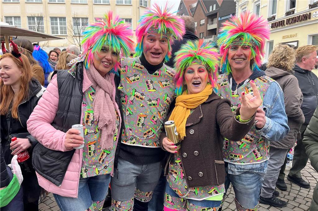 Viele Fotos vom Karnevalsumzug in Werne 2023: Tausende Besucher in der Innenstadt Eindrücke vom Karnevalsumzug in Werne 2023