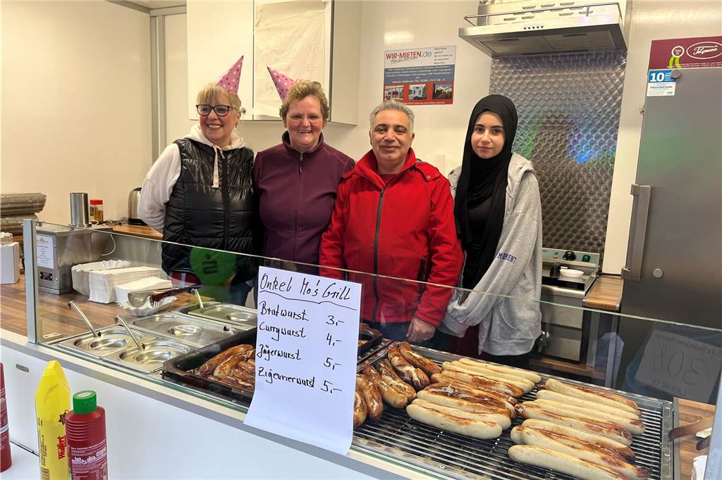 Viele Fotos vom Karnevalsumzug in Werne 2023: Tausende Besucher in der Innenstadt Eindrücke vom Karnevalsumzug in Werne 2023