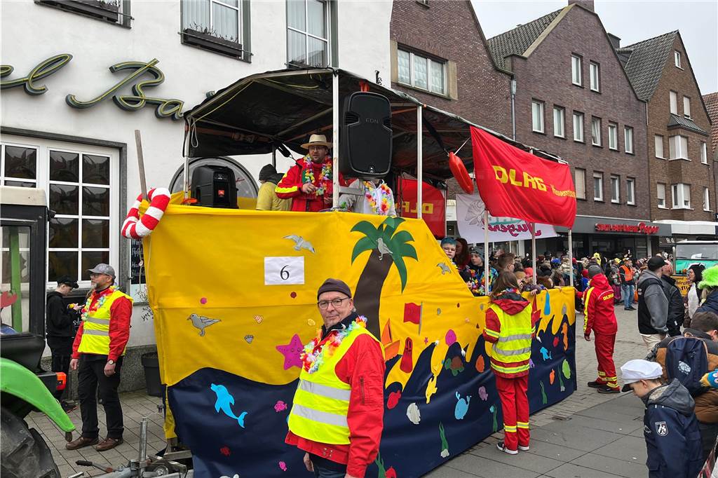 Viele Fotos vom Karnevalsumzug in Werne 2023: Tausende Besucher in der Innenstadt Eindrücke vom Karnevalsumzug in Werne 2023