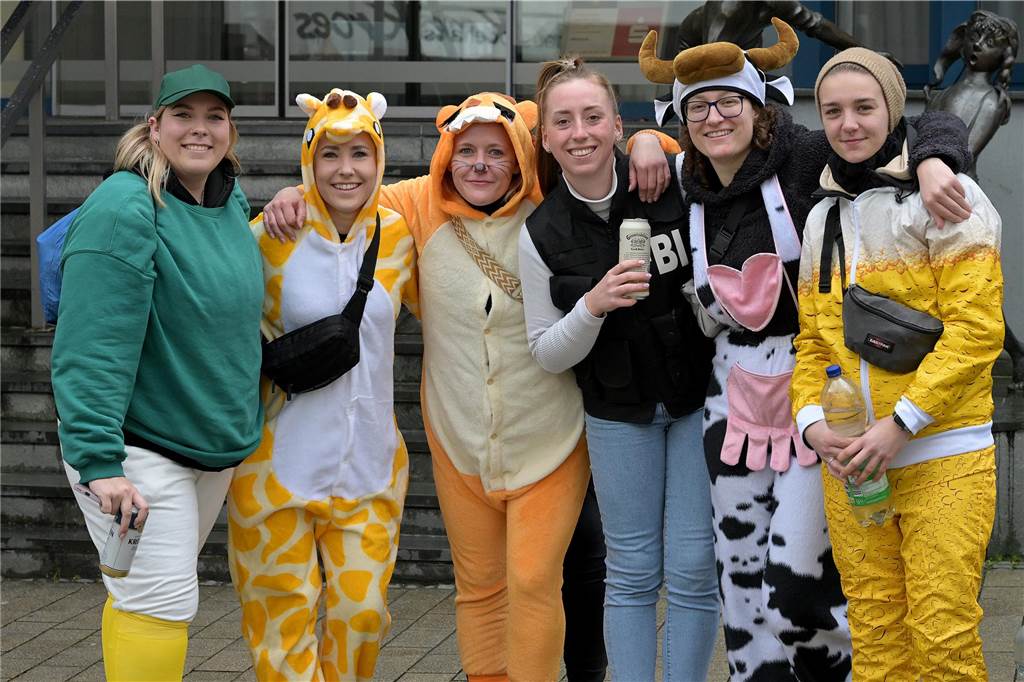 Über 100 Fotos vom Karnevalsumzug: So war Rosenmontag in Werne Eindrücke vom Karnevalsumzug in Werne 2024