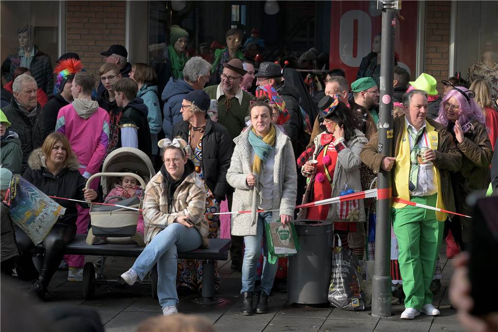 Über 100 Fotos vom Karnevalsumzug: So war Rosenmontag in Werne Eindrücke vom Karnevalsumzug in Werne 2024