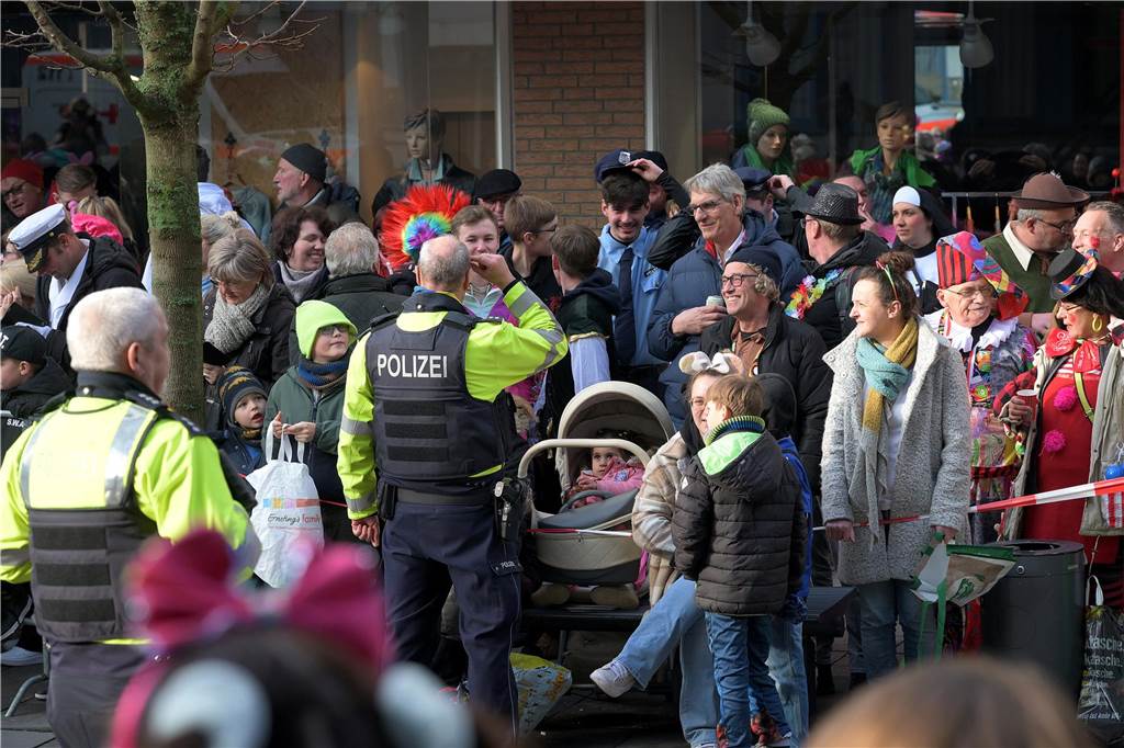 Über 100 Fotos vom Karnevalsumzug: So war Rosenmontag in Werne Eindrücke vom Karnevalsumzug in Werne 2024