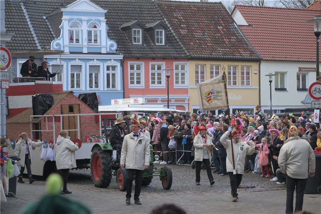 Über 100 Fotos vom Karnevalsumzug: So war Rosenmontag in Werne Eindrücke vom Karnevalsumzug in Werne 2024