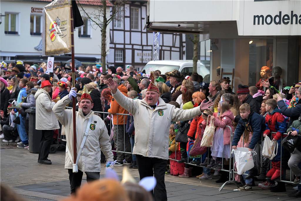 Über 100 Fotos vom Karnevalsumzug: So war Rosenmontag in Werne Eindrücke vom Karnevalsumzug in Werne 2024