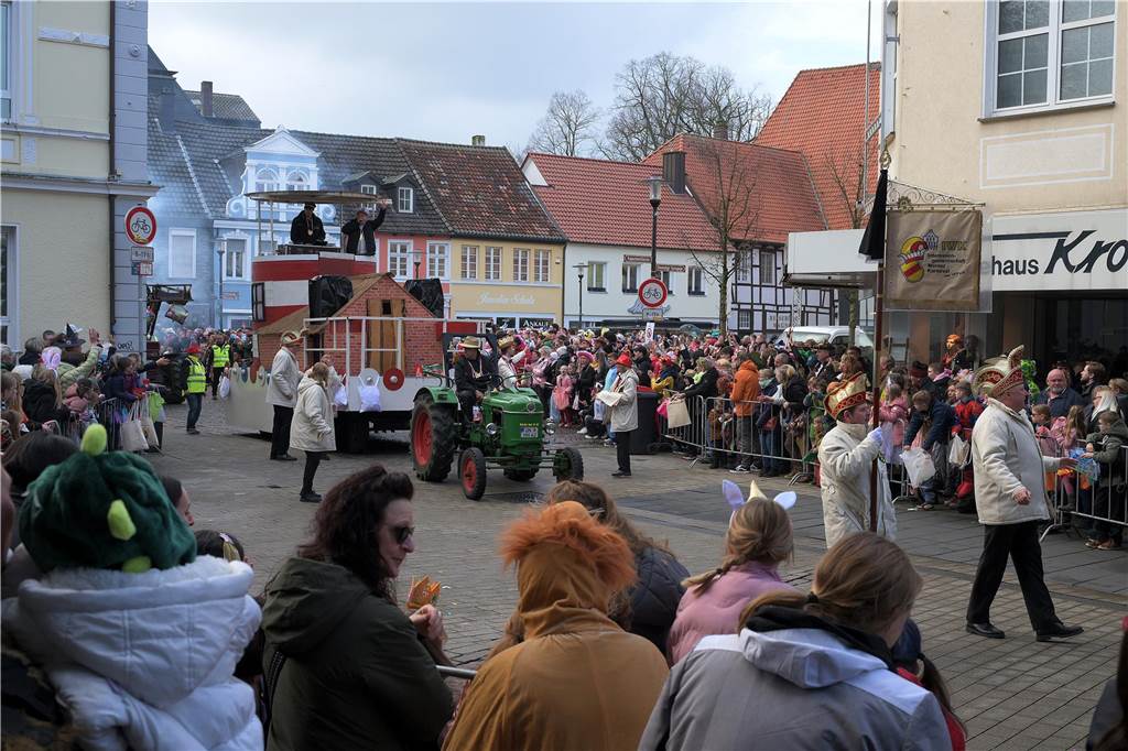 Über 100 Fotos vom Karnevalsumzug: So war Rosenmontag in Werne Eindrücke vom Karnevalsumzug in Werne 2024