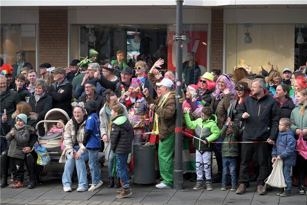 Über 100 Fotos vom Karnevalsumzug: So war Rosenmontag in Werne Eindrücke vom Karnevalsumzug in Werne 2024