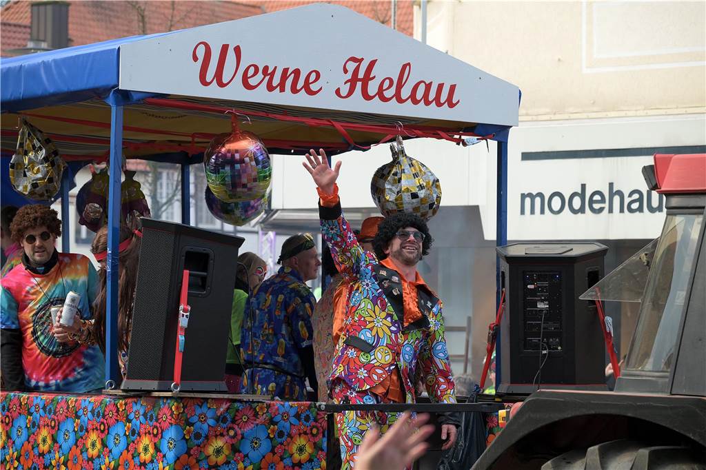 Über 100 Fotos vom Karnevalsumzug: So war Rosenmontag in Werne Eindrücke vom Karnevalsumzug in Werne 2024