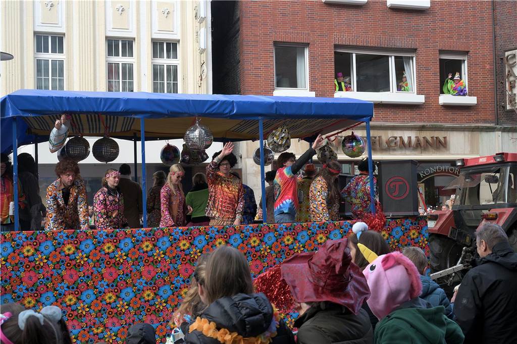 Über 100 Fotos vom Karnevalsumzug: So war Rosenmontag in Werne Eindrücke vom Karnevalsumzug in Werne 2024