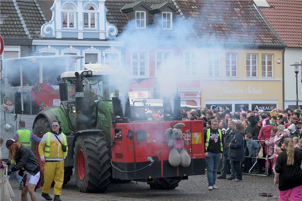 Über 100 Fotos vom Karnevalsumzug: So war Rosenmontag in Werne Eindrücke vom Karnevalsumzug in Werne 2024