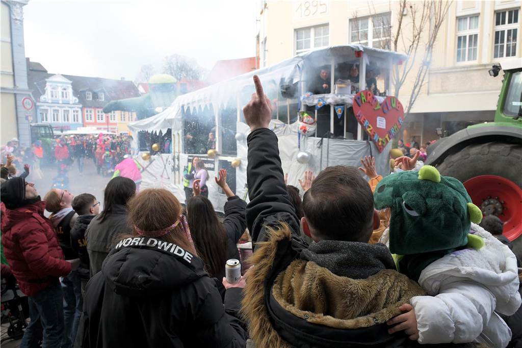 Über 100 Fotos vom Karnevalsumzug: So war Rosenmontag in Werne Eindrücke vom Karnevalsumzug in Werne 2024