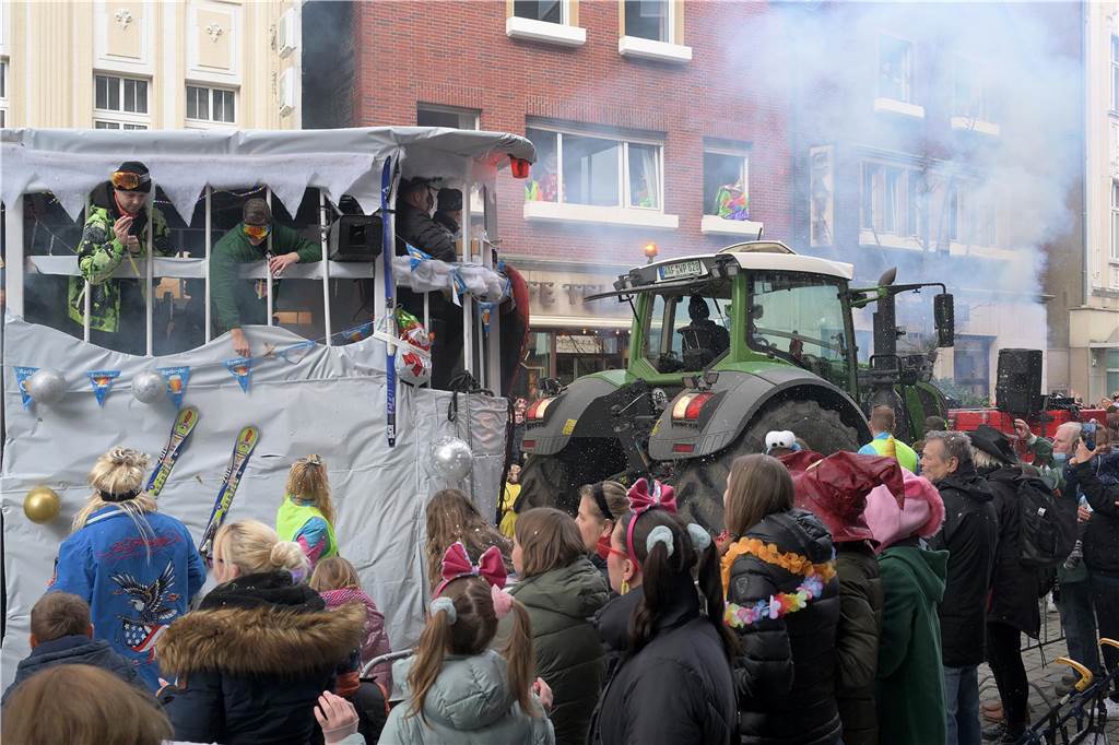 Über 100 Fotos vom Karnevalsumzug: So war Rosenmontag in Werne Eindrücke vom Karnevalsumzug in Werne 2024