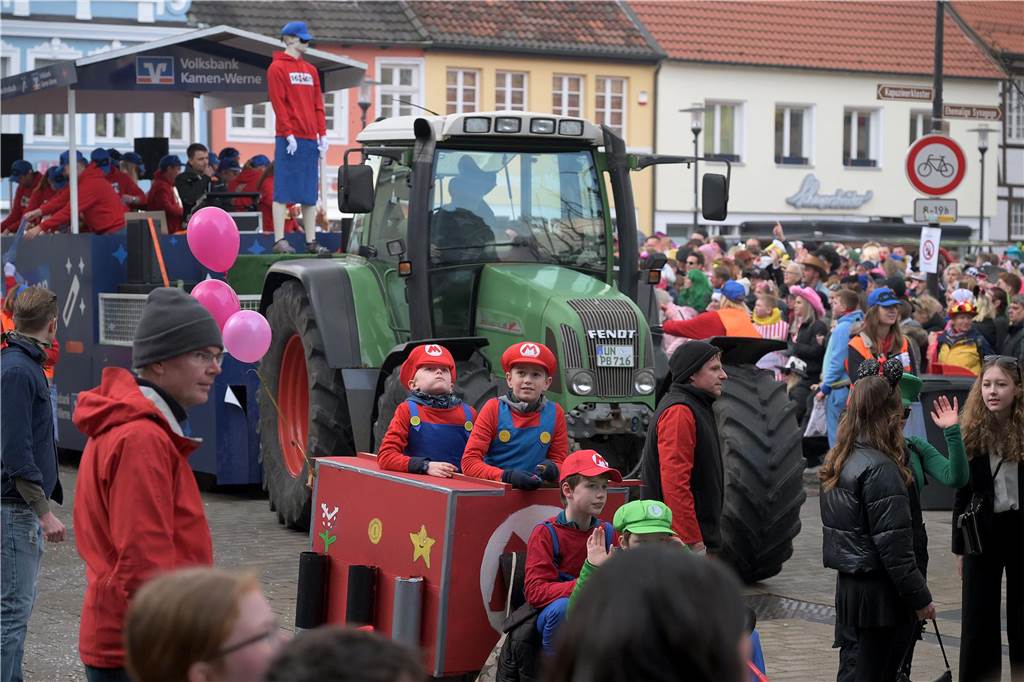 Über 100 Fotos vom Karnevalsumzug: So war Rosenmontag in Werne Eindrücke vom Karnevalsumzug in Werne 2024