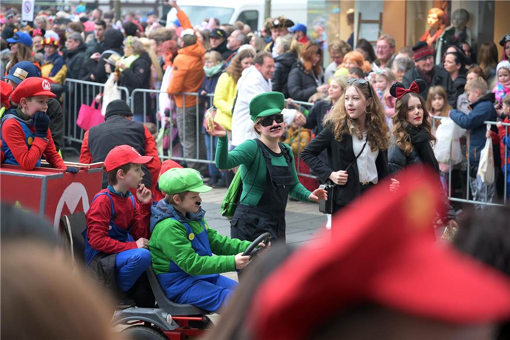 Über 100 Fotos vom Karnevalsumzug: So war Rosenmontag in Werne Eindrücke vom Karnevalsumzug in Werne 2024