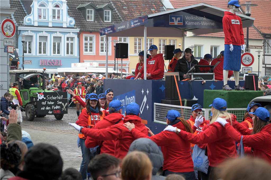 Über 100 Fotos vom Karnevalsumzug: So war Rosenmontag in Werne Eindrücke vom Karnevalsumzug in Werne 2024