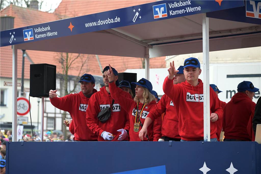 Über 100 Fotos vom Karnevalsumzug: So war Rosenmontag in Werne Eindrücke vom Karnevalsumzug in Werne 2024