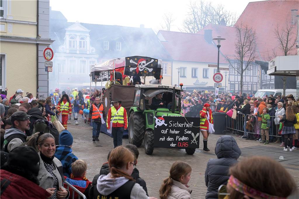 Über 100 Fotos vom Karnevalsumzug: So war Rosenmontag in Werne Eindrücke vom Karnevalsumzug in Werne 2024
