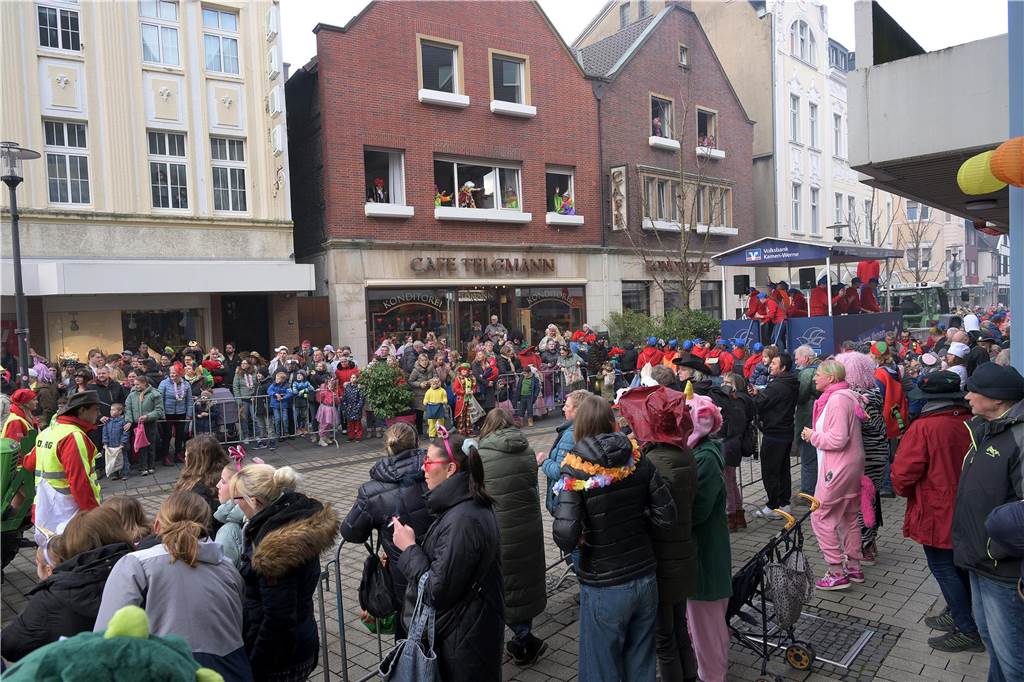Über 100 Fotos vom Karnevalsumzug: So war Rosenmontag in Werne Eindrücke vom Karnevalsumzug in Werne 2024