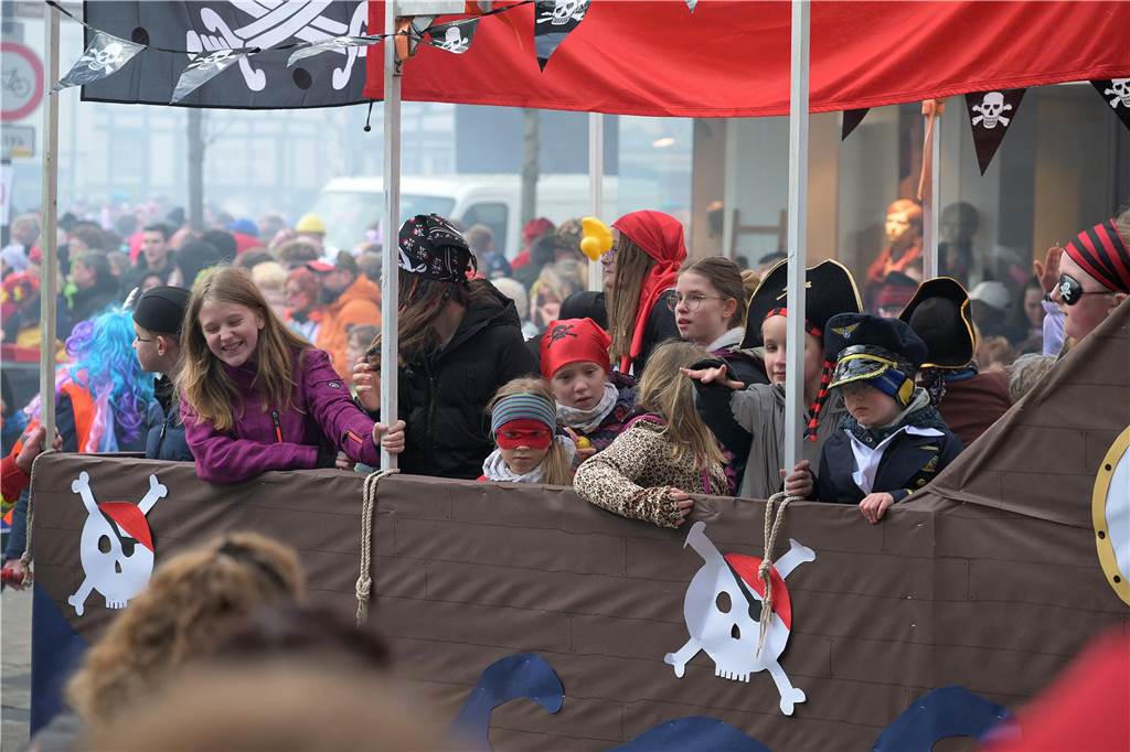 Über 100 Fotos vom Karnevalsumzug: So war Rosenmontag in Werne Eindrücke vom Karnevalsumzug in Werne 2024