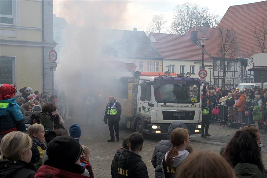 Über 100 Fotos vom Karnevalsumzug: So war Rosenmontag in Werne Eindrücke vom Karnevalsumzug in Werne 2024