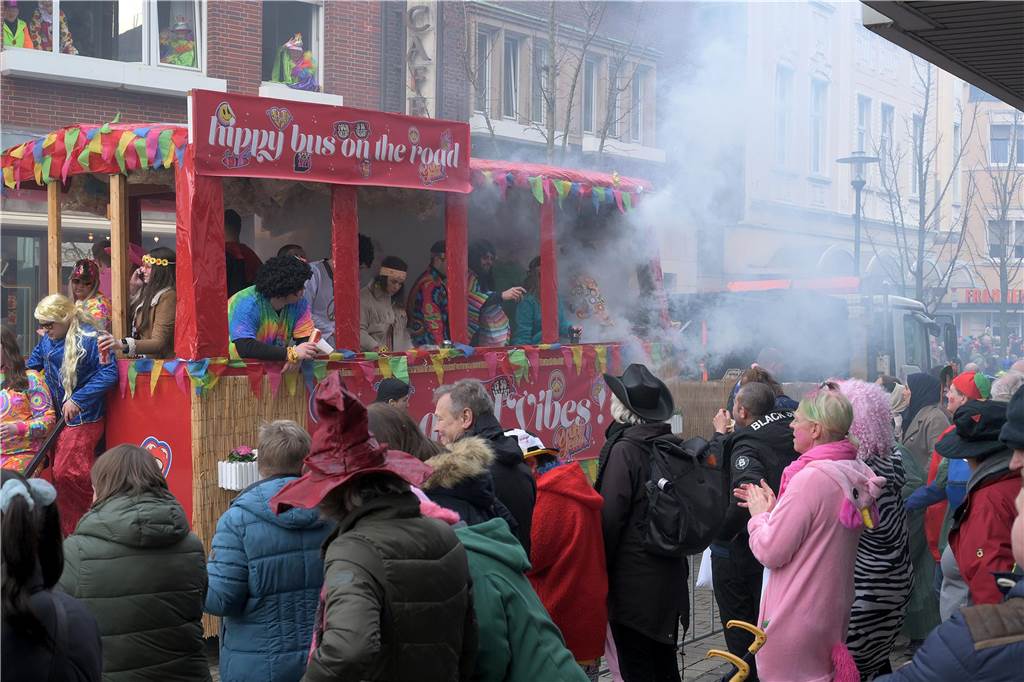 Über 100 Fotos vom Karnevalsumzug: So war Rosenmontag in Werne Eindrücke vom Karnevalsumzug in Werne 2024