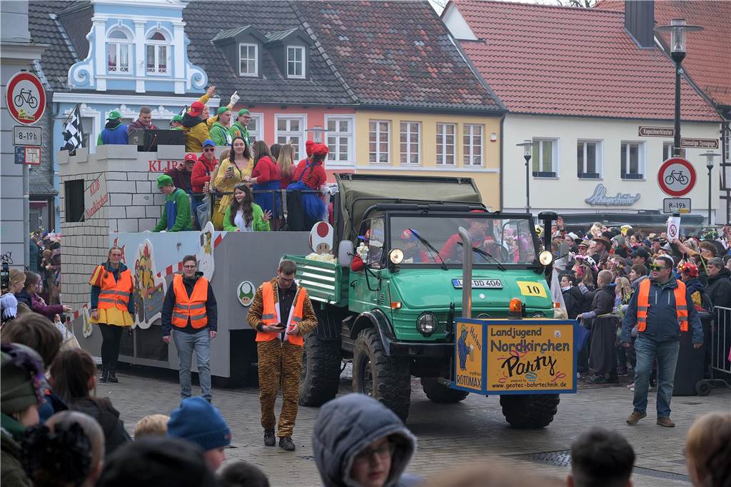 Über 100 Fotos vom Karnevalsumzug: So war Rosenmontag in Werne Eindrücke vom Karnevalsumzug in Werne 2024
