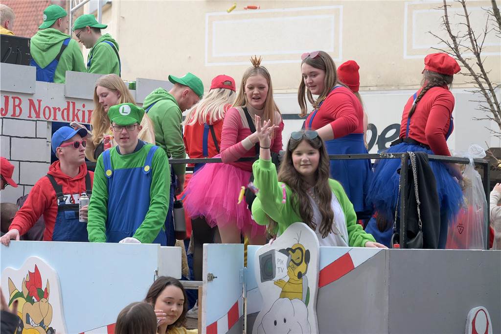 Über 100 Fotos vom Karnevalsumzug: So war Rosenmontag in Werne Eindrücke vom Karnevalsumzug in Werne 2024