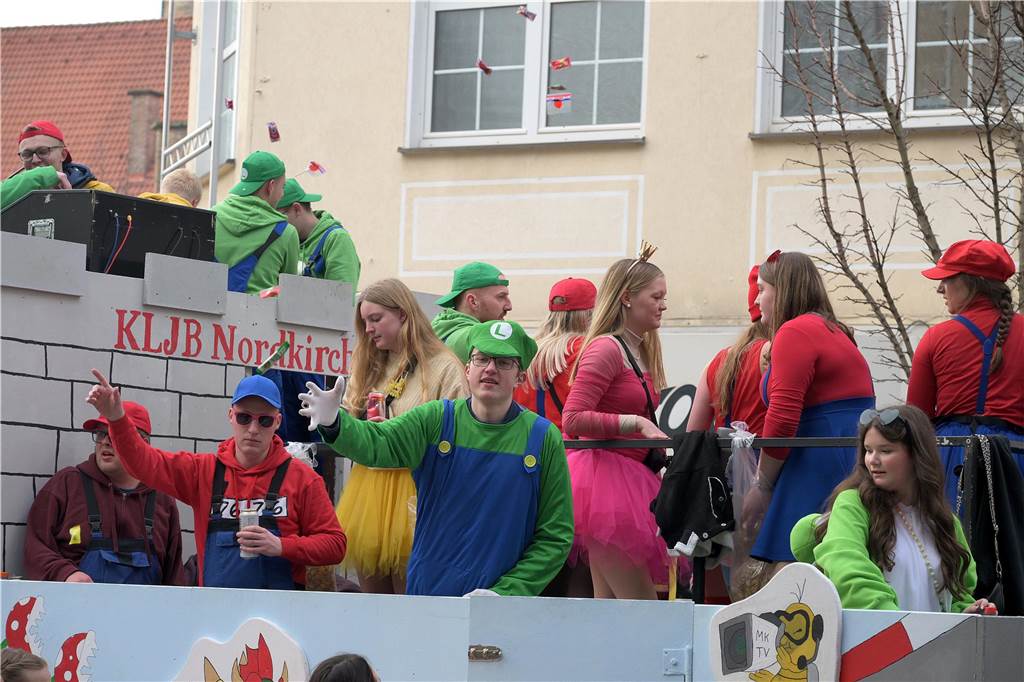 Über 100 Fotos vom Karnevalsumzug: So war Rosenmontag in Werne Eindrücke vom Karnevalsumzug in Werne 2024