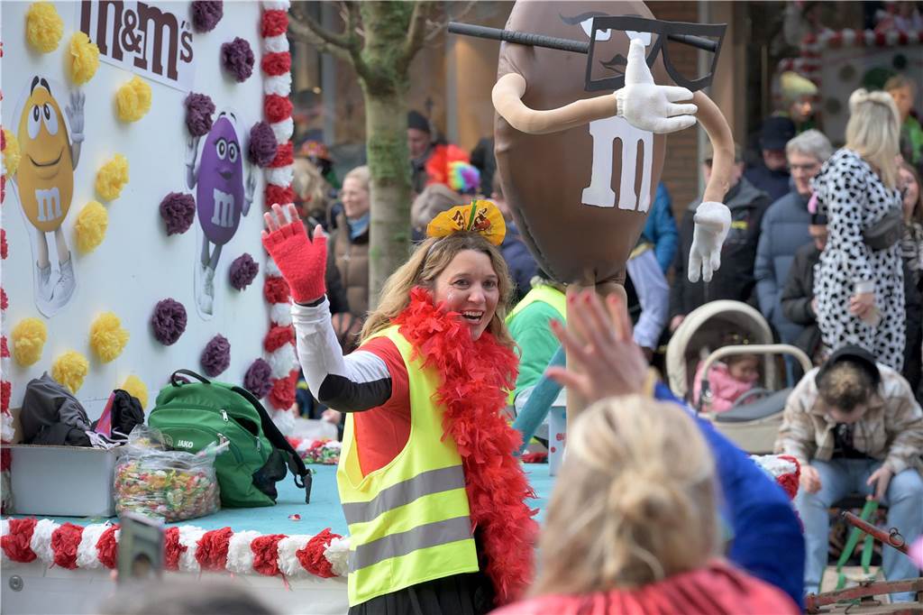 Über 100 Fotos vom Karnevalsumzug: So war Rosenmontag in Werne Eindrücke vom Karnevalsumzug in Werne 2024